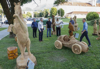 ATRAKCIJA U GRADSKOM PARKU IVANEC Razgledajte skulpture nastale na nedavnom Hrvatskom festivalu kiparenja motornom pilom u Salinovcu!