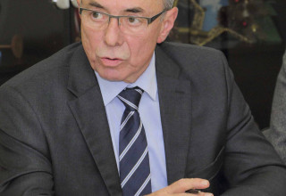 GRADONAČELNIK M. BATINIĆ HDZ-U Niste pristali čak ni na gradnju alternativne ceste čime ste, u slučaju otvaranja gliništa, mještane Lukavca i Cerja osudili na stotine kamiona dnevno!