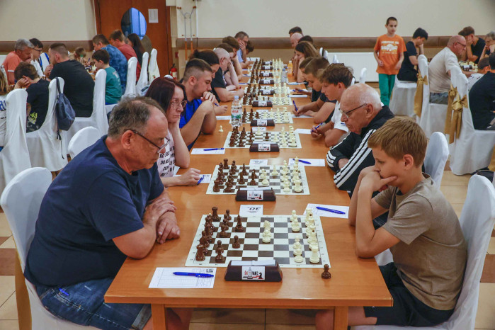 ŠAHOVSKI KLUB IVANEC Na 3. međunarodnom šahovskom turniru 80 šahista iz Hrvatske i Slovenije