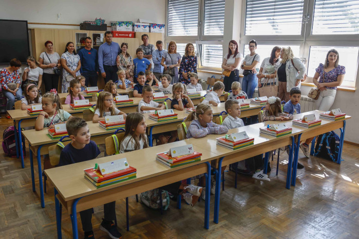 POZIV RODITELJIMA PRVAŠIĆA Dostavite podatke Gradu Ivancu za isplatu 200 € potpore za  opremanje vašeg prvašića za školu!