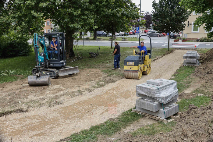 ODRŽAVANJE KOMUNALNE INFRASTRUKTURE U tijeku su radovi na uređenju staze od Arnoldova ulice prema Domu zdravlja