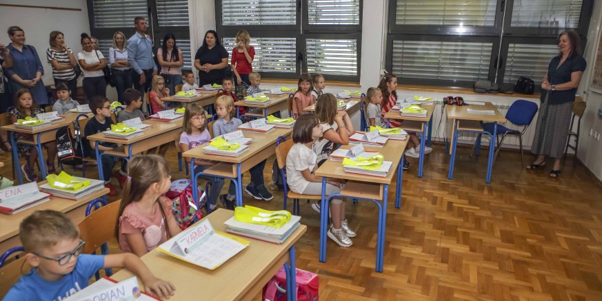 ČESTITKA UZ 5. LISTOPADA, SVJETSKI DAN UČITELJA Ostanite i dalje lučonoše i svijetlite u budućnost!