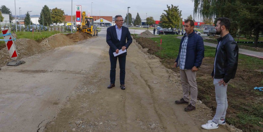 Počeli radovi na uređenju odvojka Ulice P. Preradovića, od Osnovne škole Ivanec prema obilaznici (1. FAZA)
