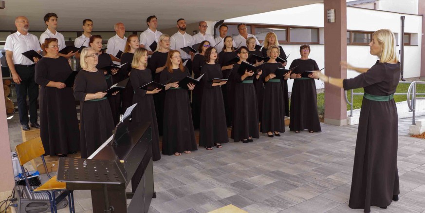 Koncert u povodu 45. godišnjice rada Mješovitog pjevačkog zbora KUD-a Rudolf Rajter (subota, 5. Studeni)