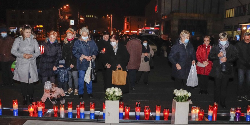 Dan sjećanja na žrtve Domovinskog rata i Dan sjećanja na žrtvu Vukovara i Škabrnje - molitva i paljenje svijeća kod spomen obilježja poginulima, misa za domovinu (četvrtak, 17. 11.)