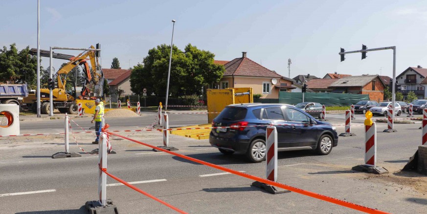 AGLOMERACIJA Apel građanima: Zbog sigurnosti prometa, ne premještajte prometnu signalizaciju na semaforskom raskrižju u Ivancu