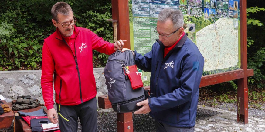 NA ŽGANOM VINU PREDSTAVLJENI Novi uporabni suveniri Planinarskog grada – ivanečki ruksak, planinarska torba i niz praktičnih predmeta za planinarenje