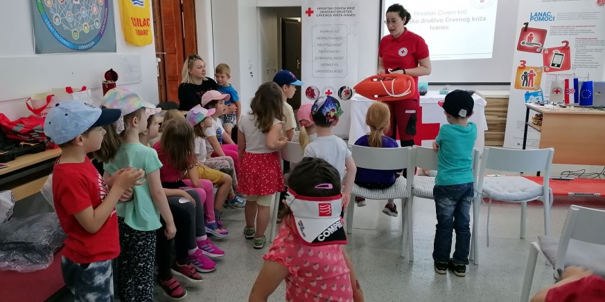 Vrtićki mališani i učenici na Danima otvorenih vrata Crvenog križa Ivanec