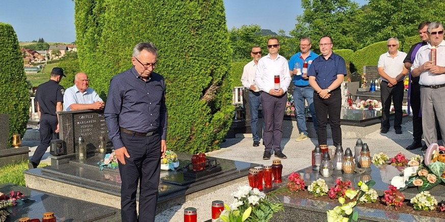 31. OBLJETNICA POGIBIJE ŽELJKA BIŠKUPA Gradsko izaslanstvo položilo cvijeće na grob poginulog branitelja