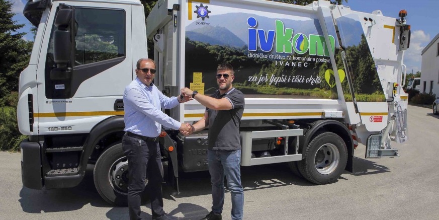 NOVO KOMUNALNO VOZILO Ivkom d.d. vozni park obogatio nabavom novog vozila za prikupljanje komunalnog otpada