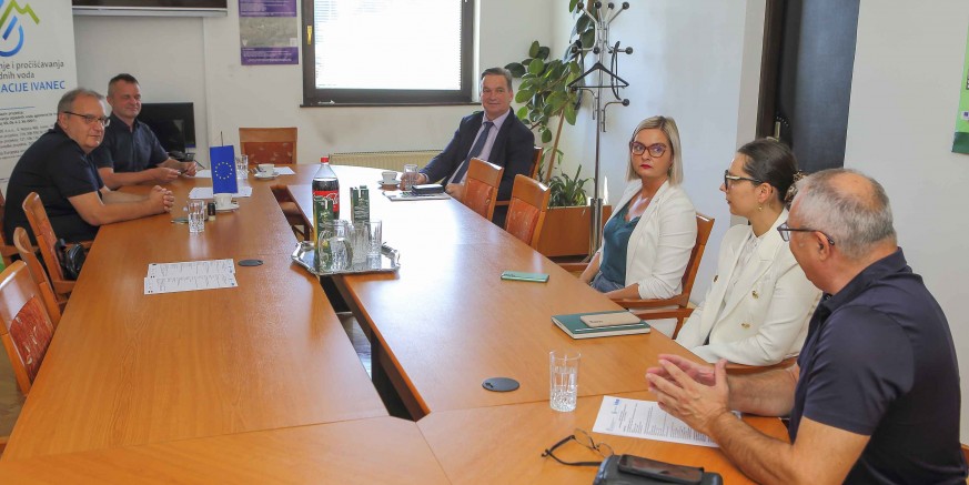 potpisivanje ugovora1-aglomeracija-120923.jpg
