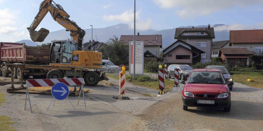 AGLOMERACIJA IVANEC Donosimo popis dionica na kojima uskoro kreće asfaltiranje nerazvrstanih cestovnih dionica te onih na kojima predstoji rekonstrukcija vodovodne mreže