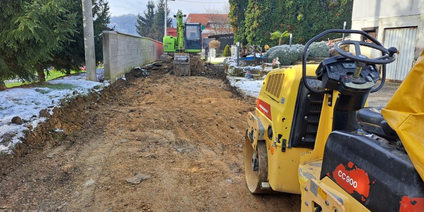 LOVREČAN U tijeku priprema za asfaltiranje cestovne dionice iznad pilane, idućih dana i radovi na Šatornjaku iznad Salinovca