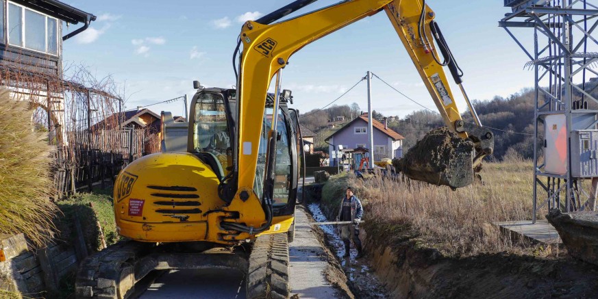 VUGLOVEC Počeli radovi na uređenju oborinske odvodnje, proširit će se i cesta