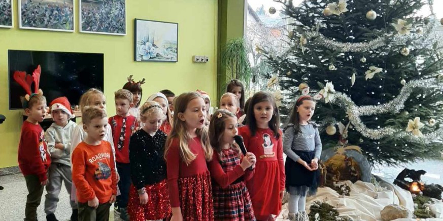 DJEČJI VRTIĆ BAMBI Mališani pjesmom razveselili korisnike Caritasova doma u Ivancu