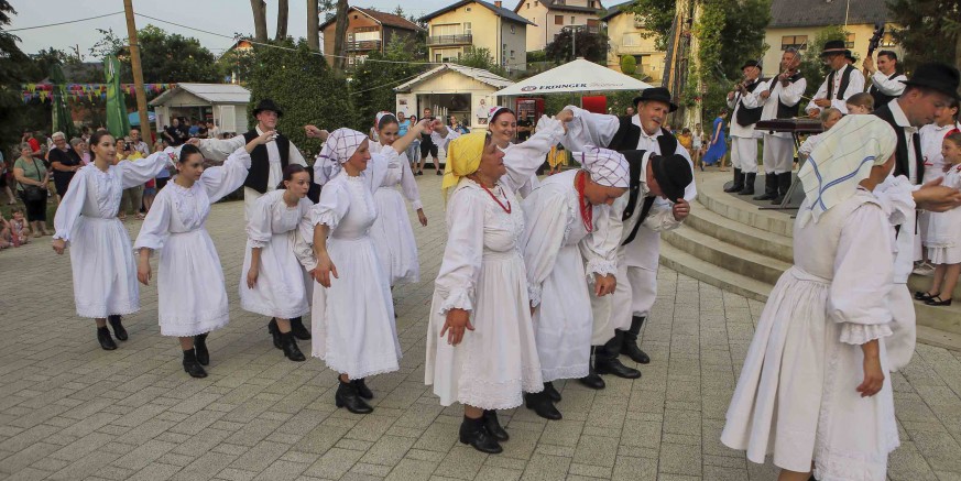POBJEDNICI SMOTRI Glumačka družina Komedijaši i KUD Salinovec nastupaju na Županijskoj kulturnoj razglednici u Ludbregu