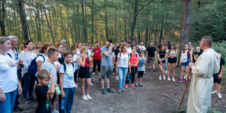 SJAJNO NA POHODU K ČRLENOM FRATRU Mnoštvo posjetitelja popelo se do tajanstvene srednjovjekovne utvrde na Gradišču te uživalo u nesvakidašnjim delicijama
