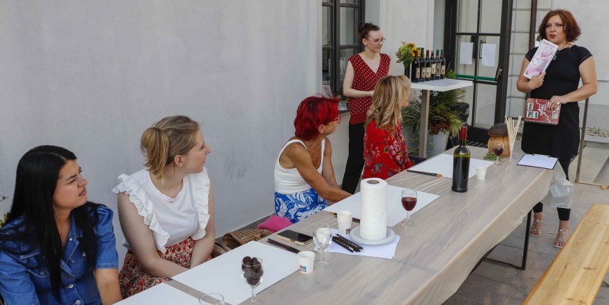 MUZEJ PLANINARSTVA U petak, 16. kolovoza, dođite na otvaranje izložbe slika s radionica slikanja vinom „Vinoreli s pogledom na Ivančicu“