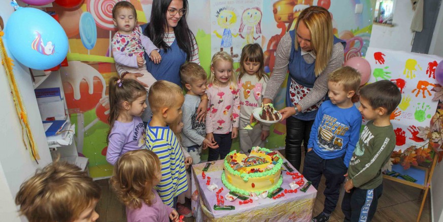 GRAD IVANEC MALIŠANIMA U DJEČJEM TJEDNU Danas u vrtiće stigle slavljeničke torte, u četvrtak dolazi i mađioničar!
