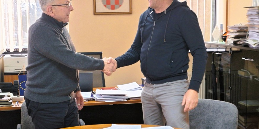 POTPISANI UGOVORI ZA OPREMANJE VRTIĆA RADOVAN Za unutarnju i vanjsku opremu novog vrtića  277.640 €