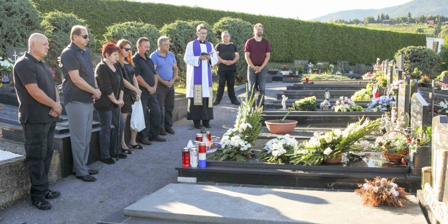 Odana je počast branitelju Romanu Ribiću, poginulom u Oluji