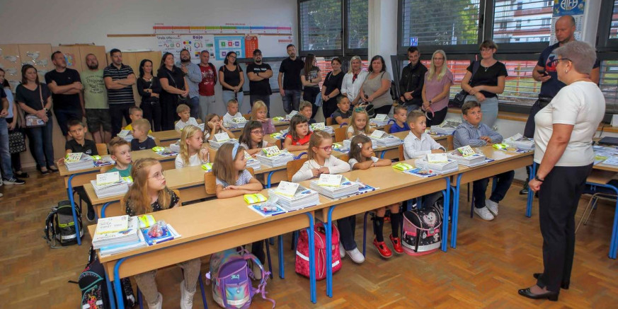 RODITELJI UČENIKA OD 2. DO 8. RAZREDA! Podnesite Gradu zahtjev za nadoknadu troškova za radne bilježnice i mape (od 43 do 111,80 eura)