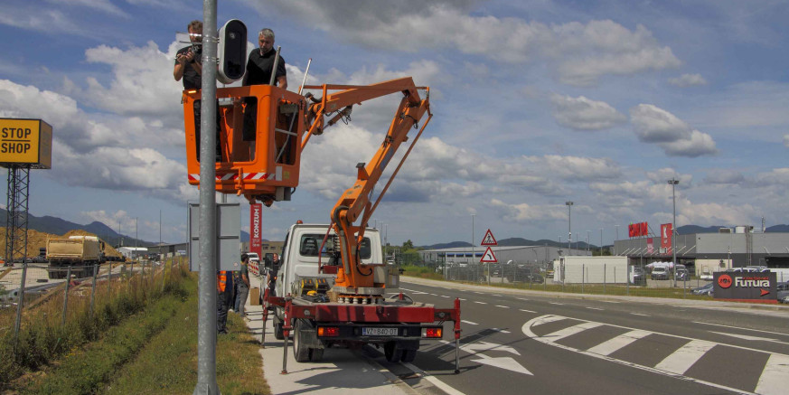 Postavljena kućišta za nadzorne kamere brzine na području grada Ivanca