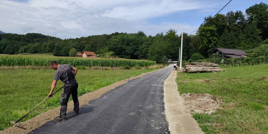 NERAZVRSTANE CESTE U Ivanečkoj Željeznici u tijeku asfaltiranje više odvojaka