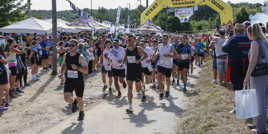 6. TRAIL UTRKA „U GAĆICAMA V GAČICE“ Na stazi dugoj 18 kilometara najbrži Danijel Peček i Simona Jambrošić, najbolji Gačičanec Jurica Ratkaj