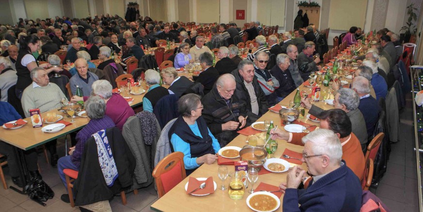 Grad Ivanec organizirao druženje 860 umirovljenika starijih od 76 godina