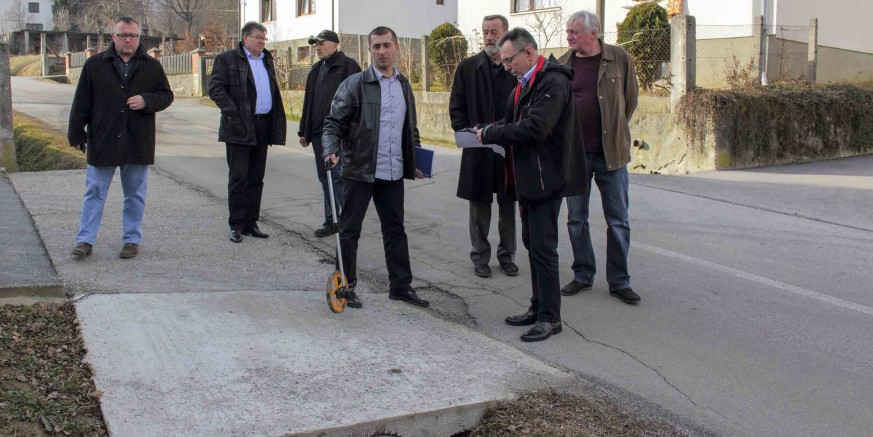 Ivanečki gradski čelnici i ravnatelj ŽUC-a u obilasku problematične ceste u Punikvama