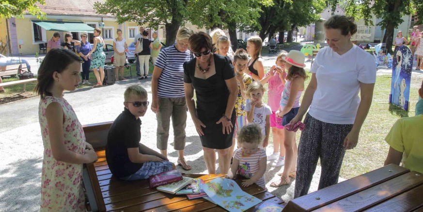 U Malom parku postavljena Klupica čitalica