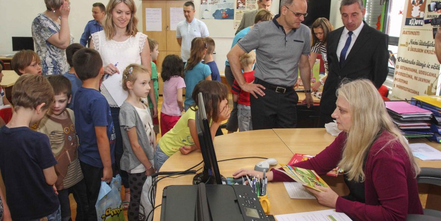 U ivanečkoj OŠ I. K. Sakcinskog predstavljen je projekt besplatnih udžbenika
