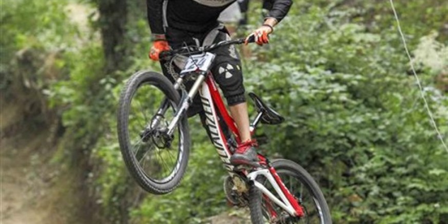 Više od stotinu biciklista iz pet zemalja na Prvenstvu Hrvatske Downhill Ivanec 2015.