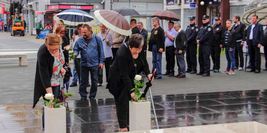 Cvijeće poginulim ivanečkim braniteljima u povodu Dana državnosti