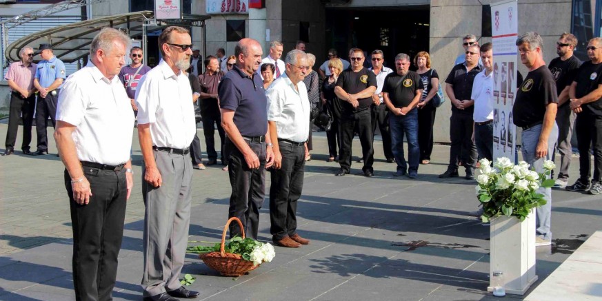 cvijece za branitelje4-040818.jpg
