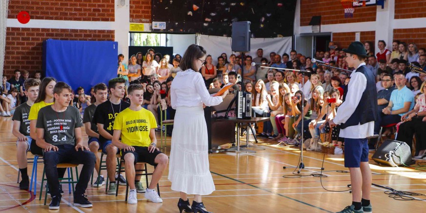 Plesom i talent showom ivanečki osmaši oprostili se od svoje osnovne škole