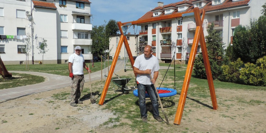 Montirane su nove sprave na dječjim igralištima u Šabanovoj ul. i u Malom parku, nabavljene iz donacijskih sredstava HBOR-a