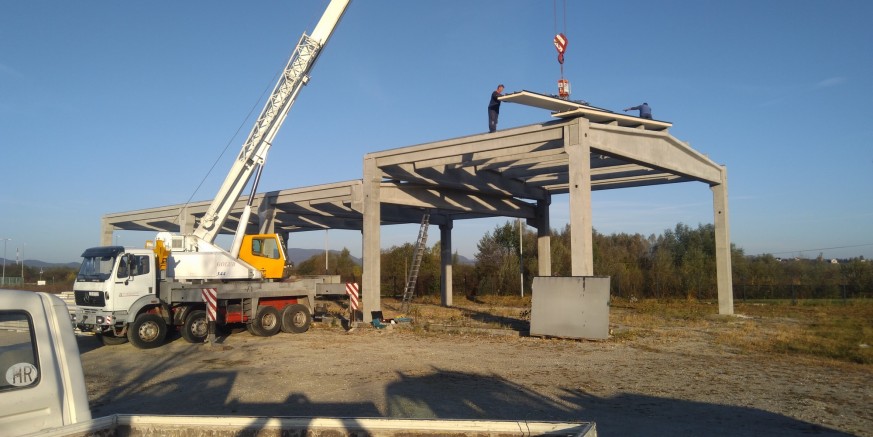 POSLOVNA ZONA IVANEC-ISTOK Klesarstvo Bregović – postavljen krov na novu proizvodnu halu