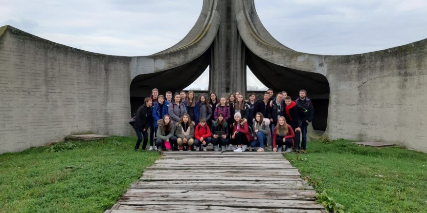UZ POTPORU GRADA IVANCA Učenici OŠ Salinovec na terenskoj nastavi u Spomen području Jasenovac