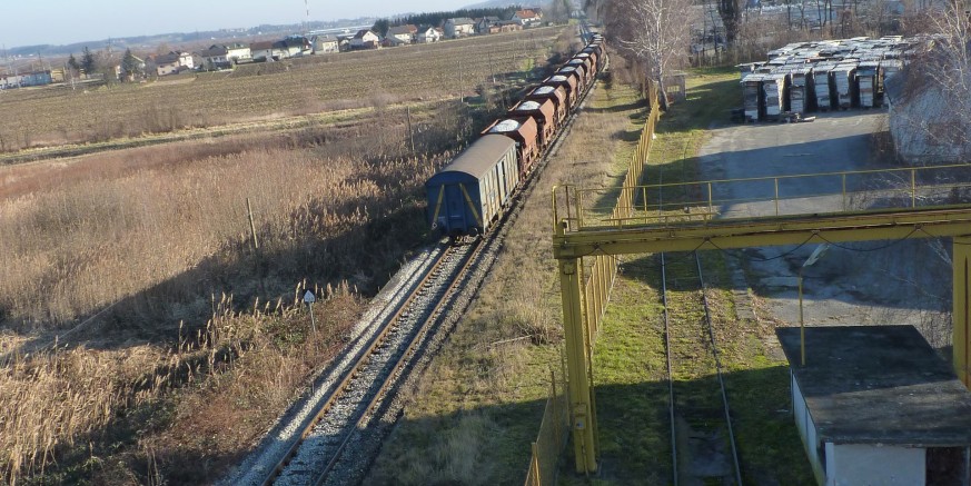 Pogled s Separatora na prugu i vlak prema pravcu Varaždin P1230185.JPG