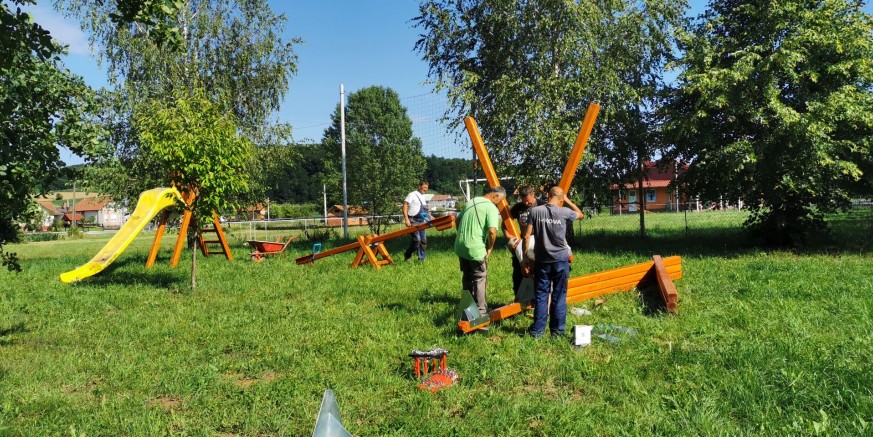 Završeni radovi na opremanju i uređivanju dječjih igrališta iz programa Grada Ivanca za 2020.
