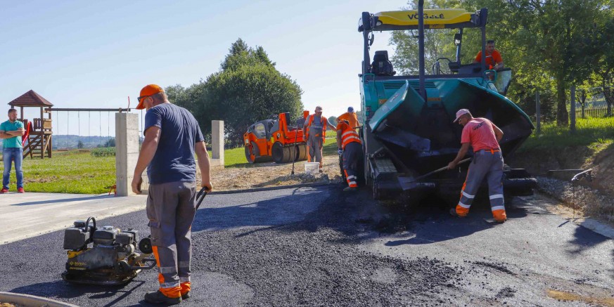 Započelo asfaltiranje nerazvrstanih cesta na području grada Ivanca
