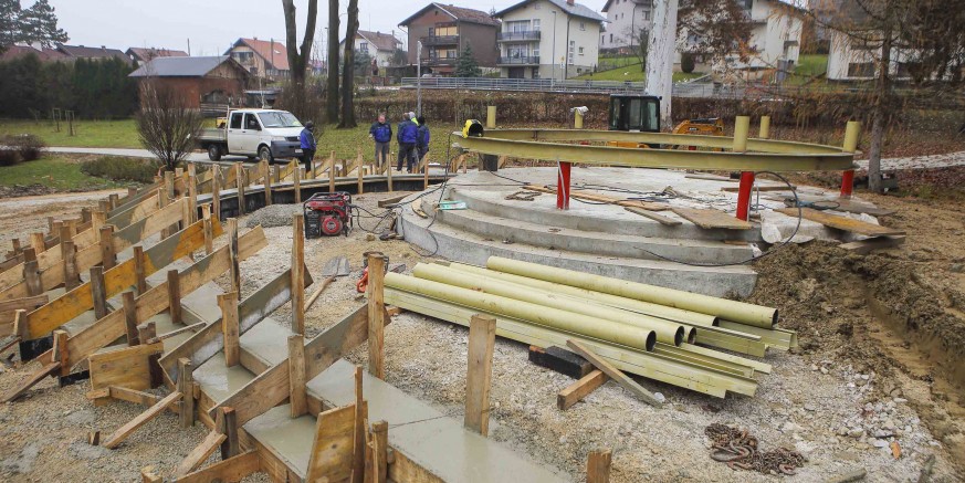 IVANEČKI PARK  Naziru se konture novog paviljona, ovaj tjedan stiže LED rasvjeta