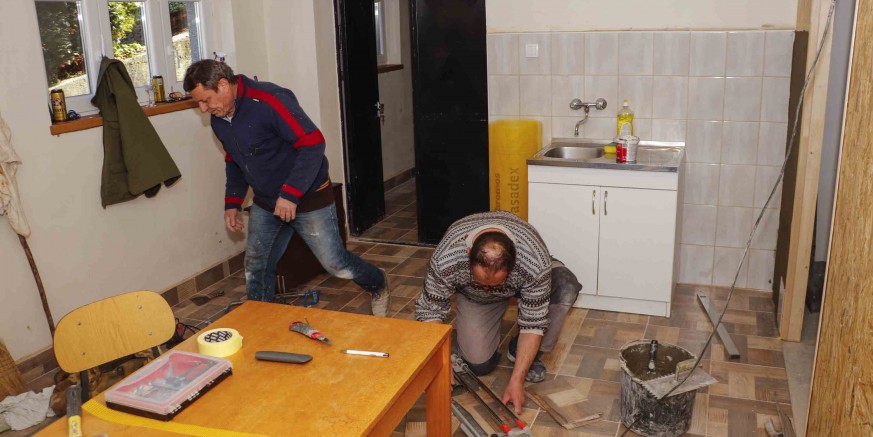 Članovi Udruge Peharček uređuju prostore za rad u društvenom domu u Knapiću – pomaže i Grad Ivanec