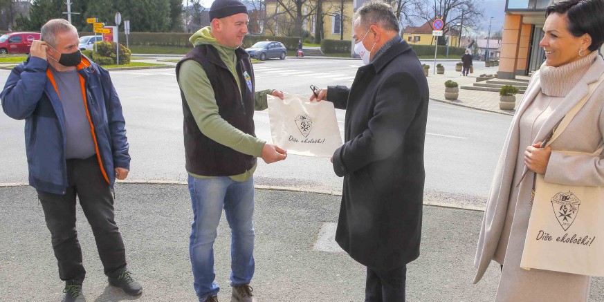 Planinarski klub Ivanec akcijom na gradskoj špici obilježio Svjetski dan voda, 22. ožujka