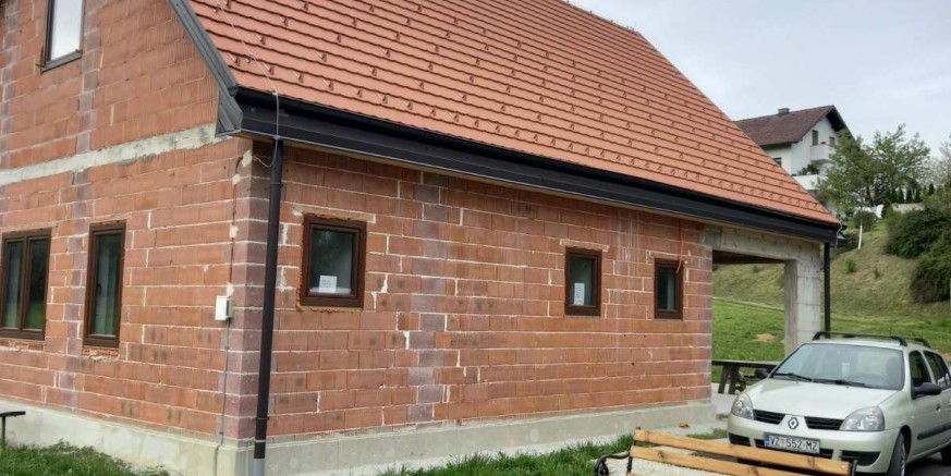 Stižu klupe na dječja igrališta širom grada, nova igrališta u Lovrečanu i Margečanu