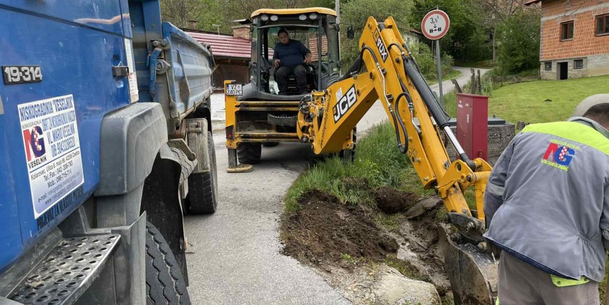 Počeli radovi na proširenju županijske ceste u naselju Osečka, radove financiraju ŽUC i Grad Ivanec