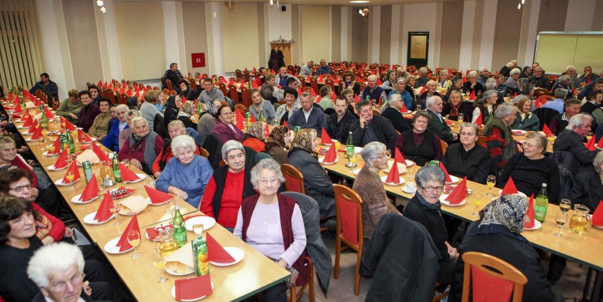 Grad Ivanec u utorak, 8. prosinca, organizira božićno druženje i podjelu poklon paketa za 860 najstarijih sugrađana