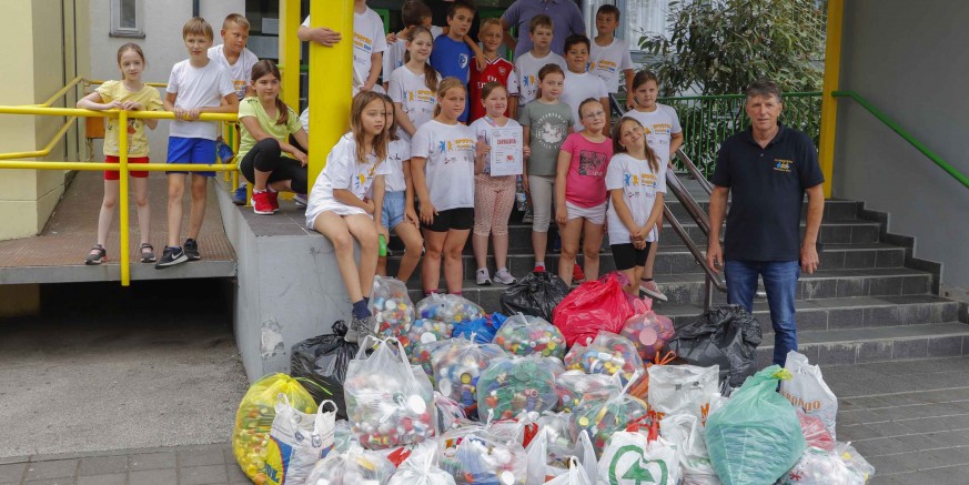 Ivanečki osnovnoškolci prikupili 350 kilograma čepova za pomoć oboljelima od malignih bolesti